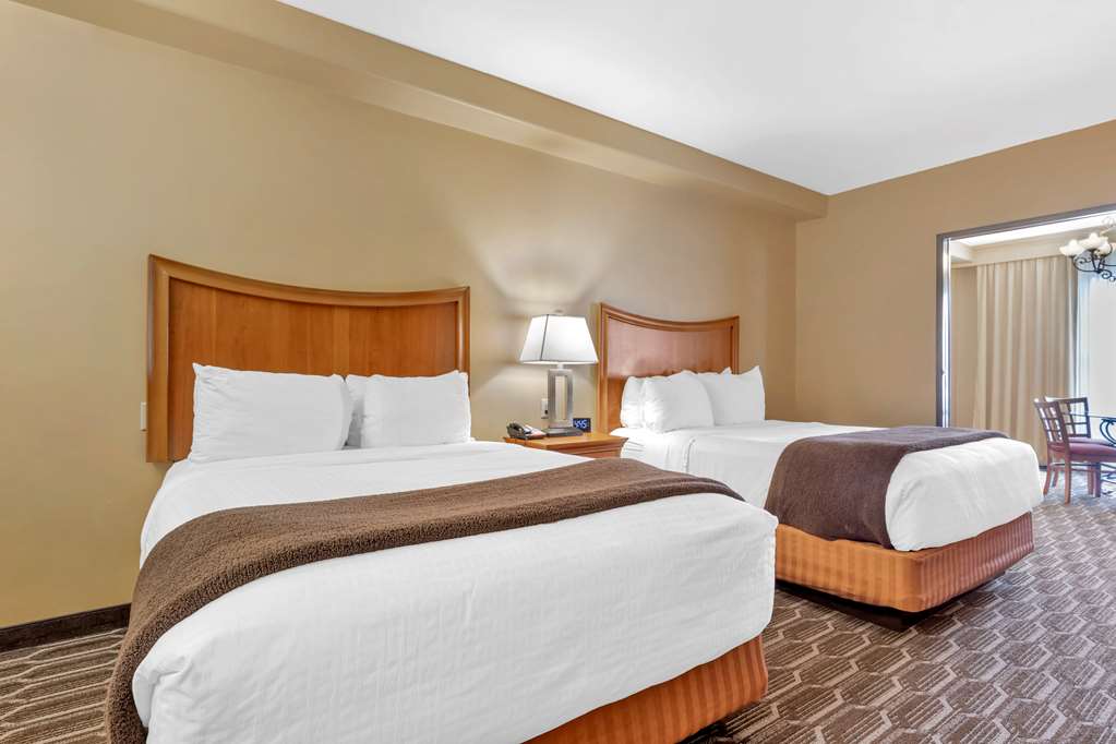 Best Western Plus Swiss Chalet Hotel & Suites - photo 31