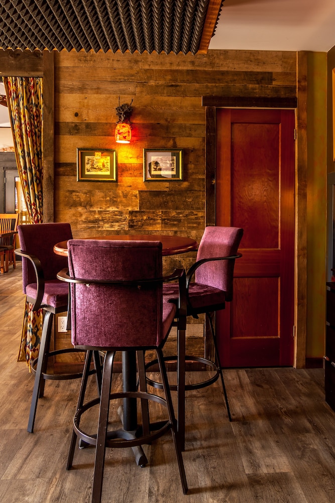 Earl Grey Lodge — Invermere — photo 5