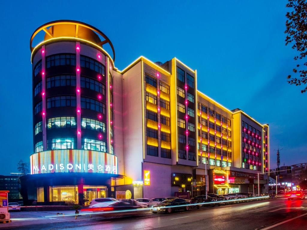 Madison Hotel Zhengzhou Zhongyuan Futa — 4-Star Luxury Hotel in Zhengzhou, People's Republic of China