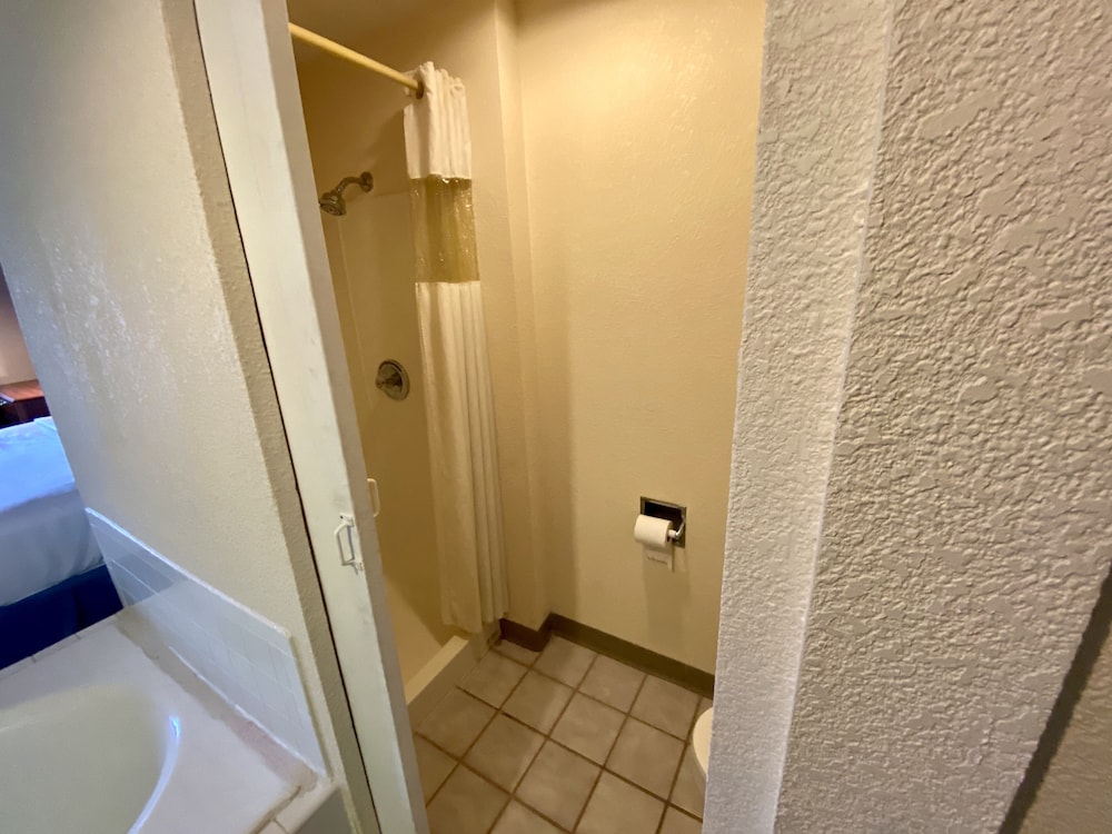 Days Inn by Wyndham Morehead - photo 16