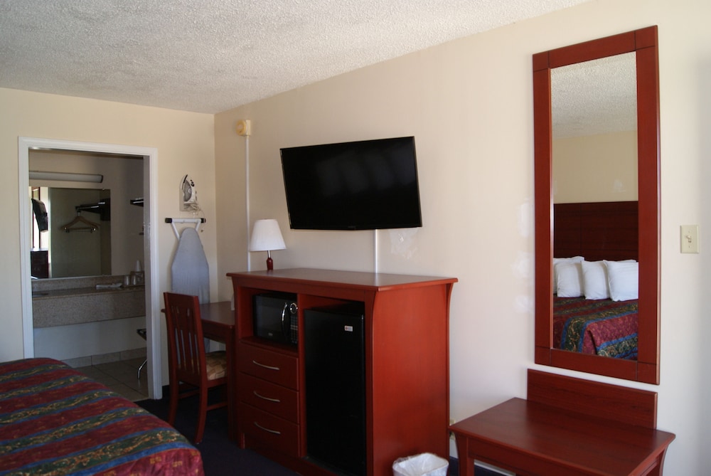 Red Carpet Inn - photo 28