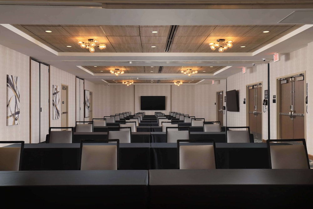 DoubleTree by Hilton Battle Creek - photo 43