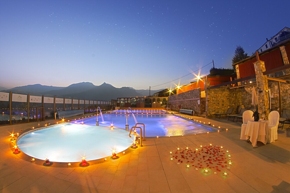 Relais Il Casale — 4-Star Luxury Hotel in Tovo San Giacomo, Italy
