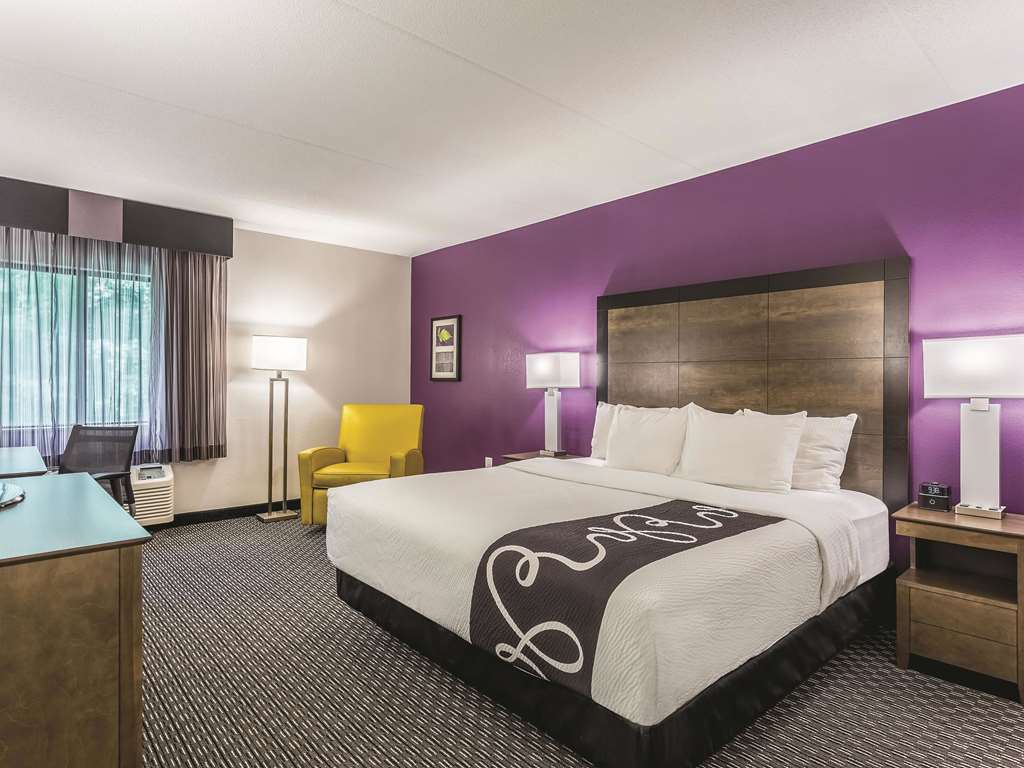 La Quinta Inn & Suites by Wyndham Columbia Fort Meade - photo 29