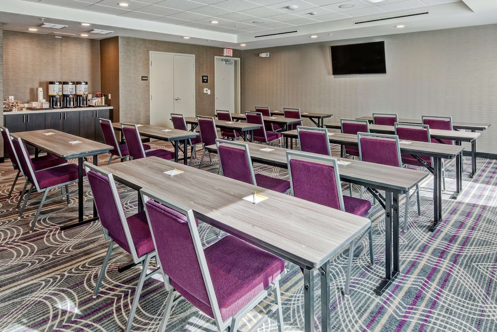 Hampton Inn Fresno Airport - photo 30