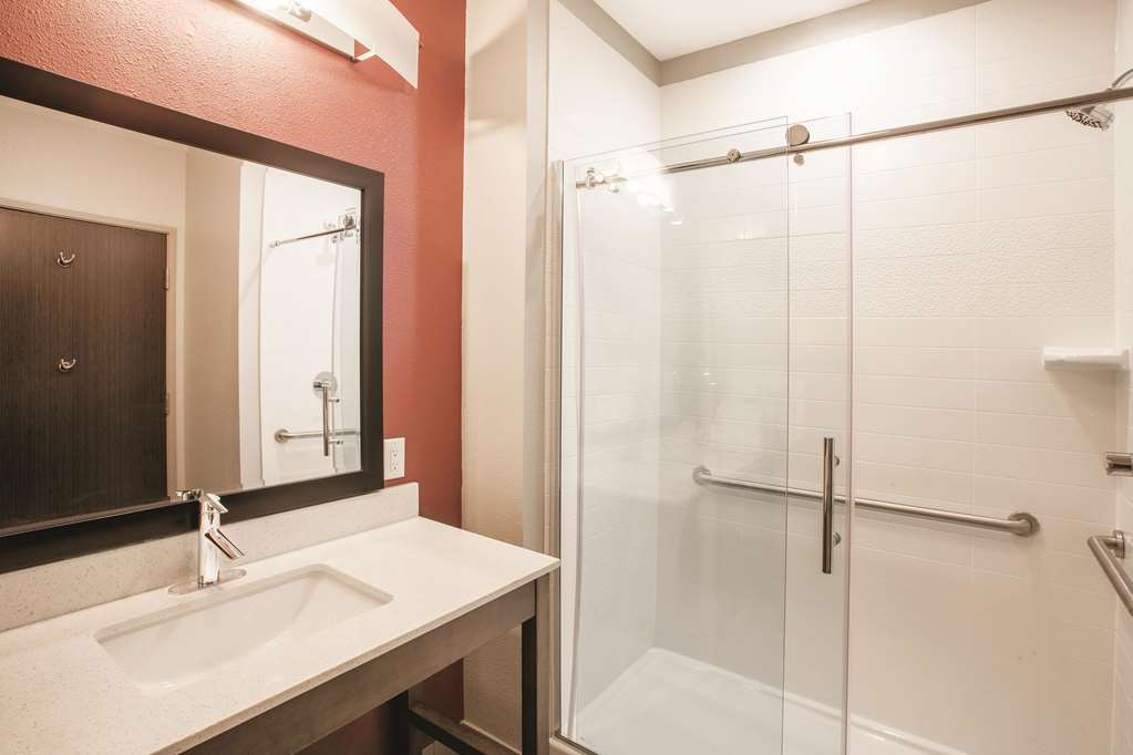 La Quinta Inn & Suites by Wyndham San Marcos Outlet Mall - photo 22