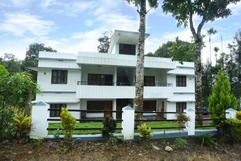 OYO 14841 Indra Holiday Home
