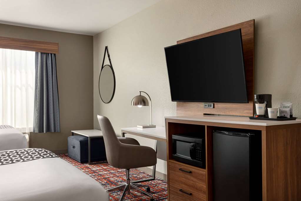 La Quinta Inn & Suites by Wyndham Oxford Anniston - photo 28