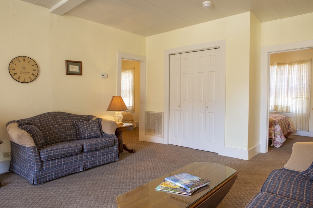 The Chimney Rock Inn & Cottages - photo 49