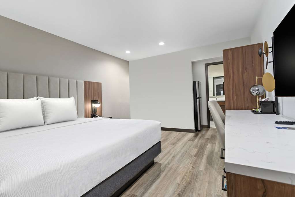 Baymont by Wyndham Beaumont - photo 21