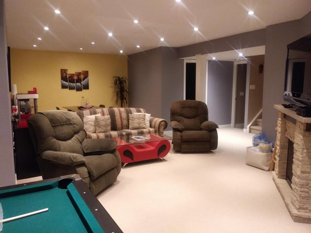 Mountain Calm & Private Ensuite Hosted by Maureen in Calgary, Canada