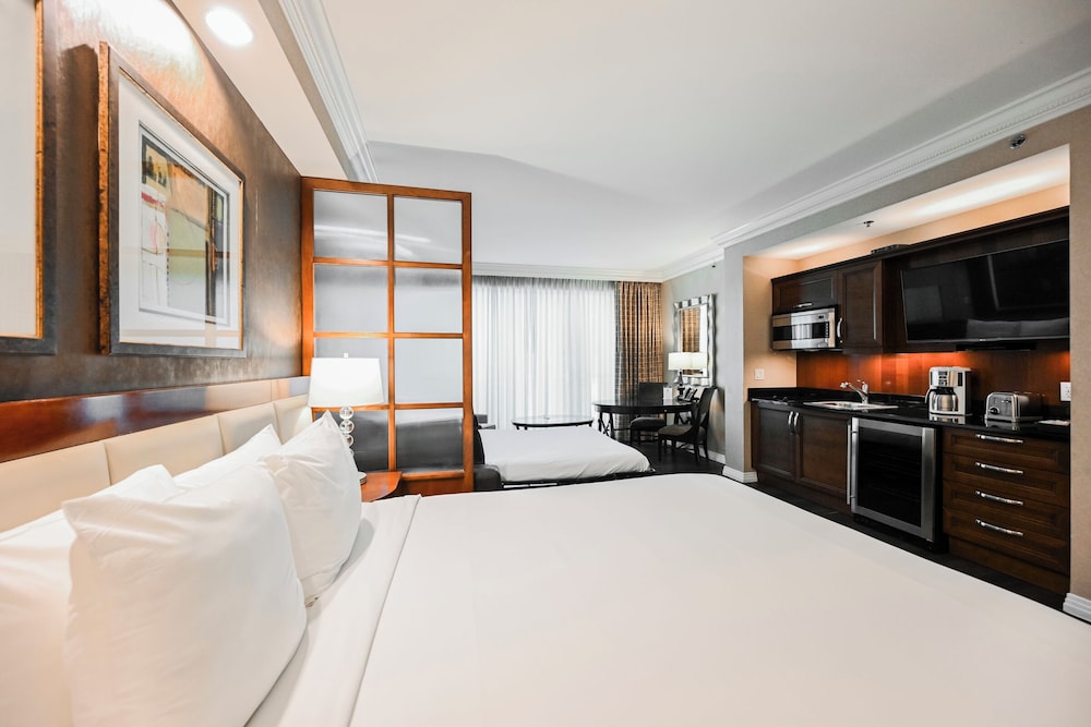 StripViewSuites at Signature - photo 54