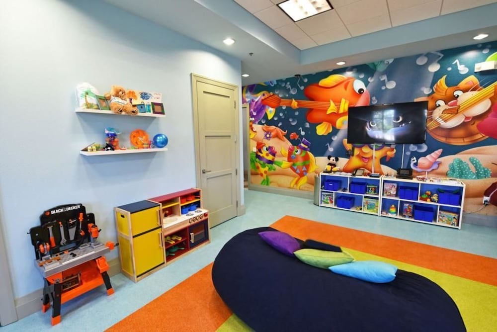 1443 Champions House 6 Bedroom by Florida Star — 4-Star Luxury Hotel in Davenport, United States