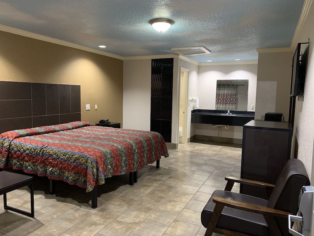 Luxury Inn and Suites - photo 3