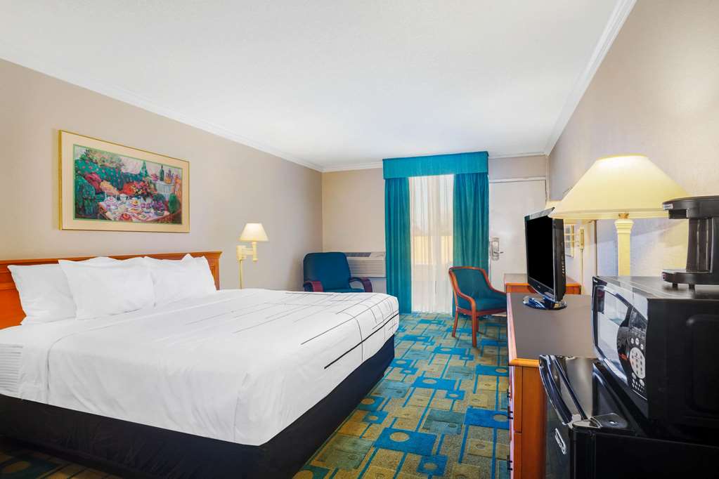 Days Inn by Wyndham Del Rio - photo 28