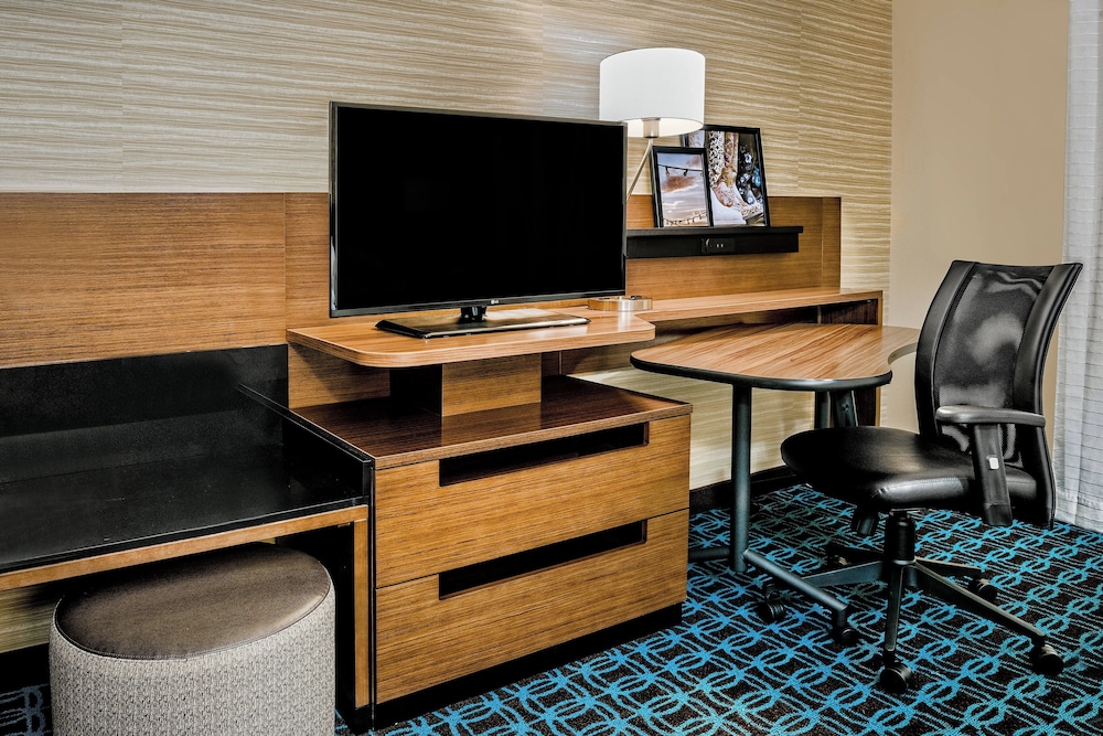 Fairfield Inn & Suites by Marriott Van Canton Area - photo 5