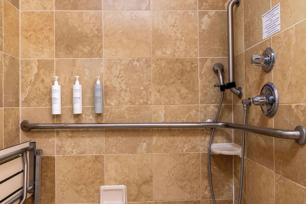 Hampton Inn Elkhorn Lake Geneva Area - photo 42