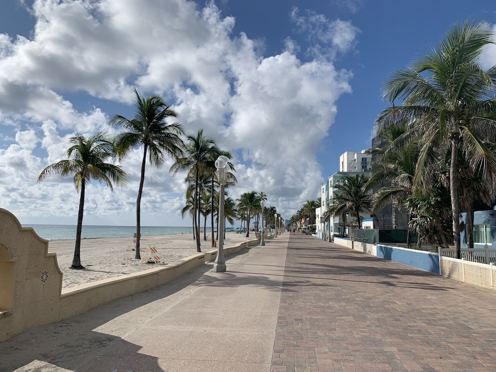 Tiana Beach Inn - photo 37