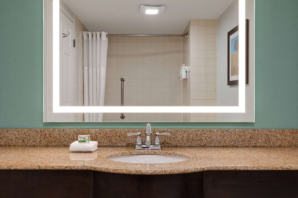 Wingate by Wyndham Green Bay Airport - photo 10