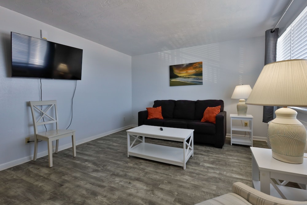 Coastal Waters Inn - photo 103