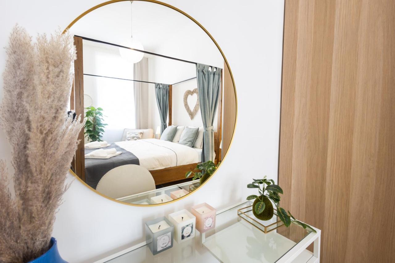 10 min walk to Schonbrunn l Deluxe Suite — 4-Star Luxury Hotel in Vienna, Austria