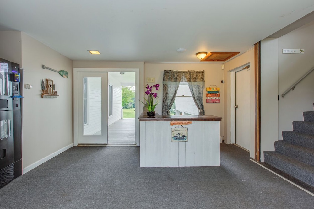 Lake Shore Farm Inn - photo 16