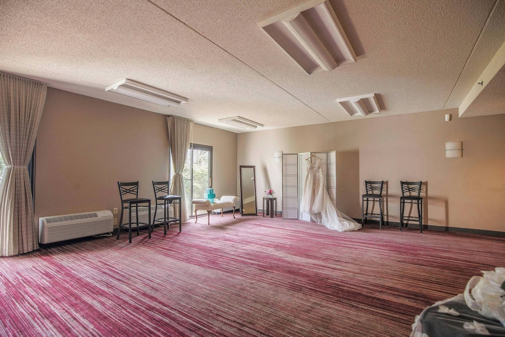 Courtyard by Marriott Lincroft Red Bank - photo 28