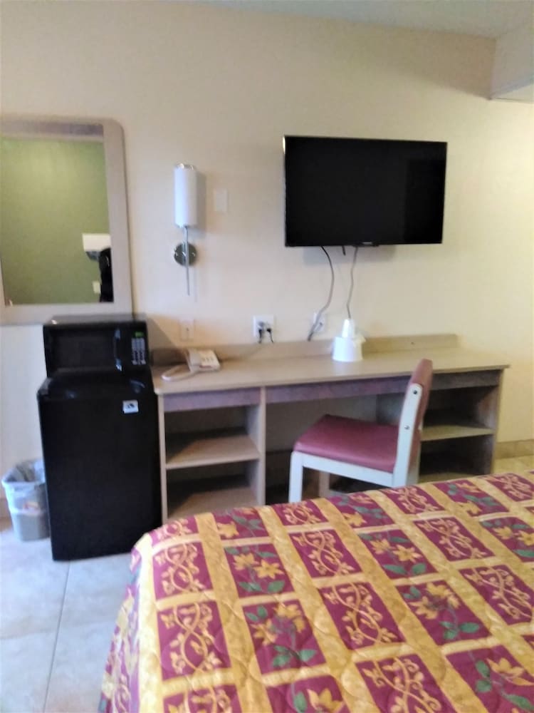 Red Carpet Inn Jeffersonville - photo 4