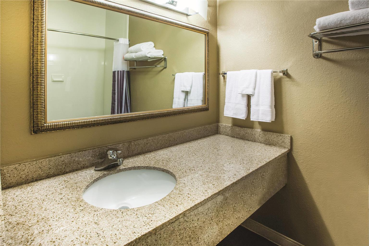 La Quinta Inn by Wyndham Indianapolis North at Pyramids - photo 19