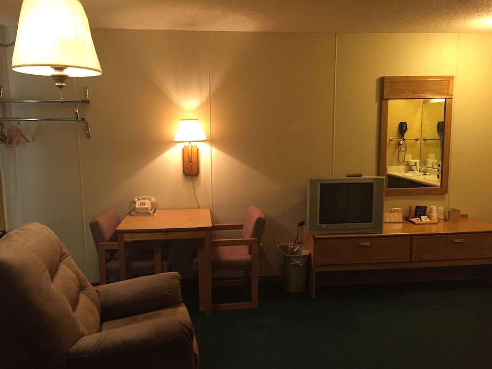 Burr Oak Motel - photo 22