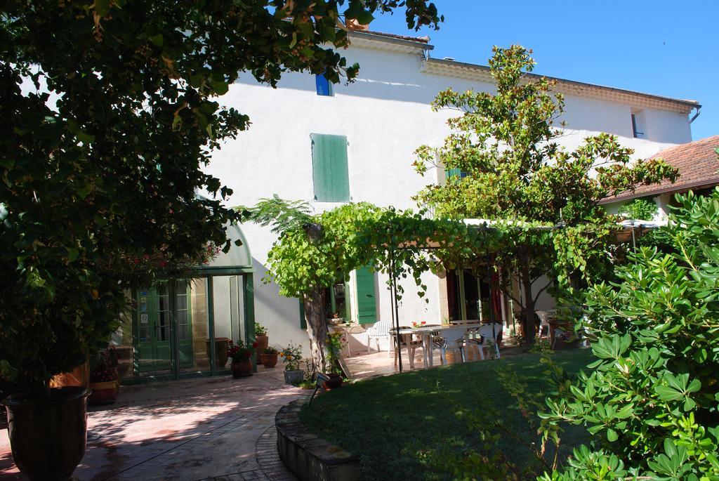 Le Mas De Bouvau - carbon neutral hotel in Violes