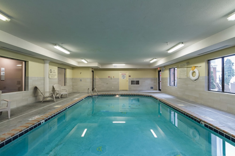 Holiday Inn Express Hotel & Suites South Bend by IHG - photo 59