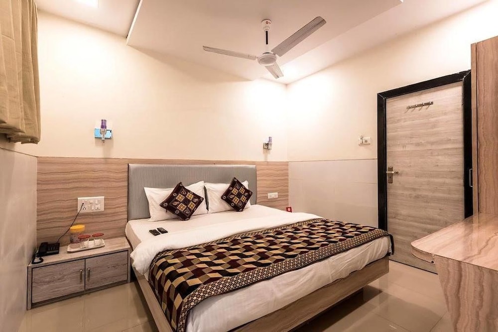 Room Maangta 133 @ Kurla West