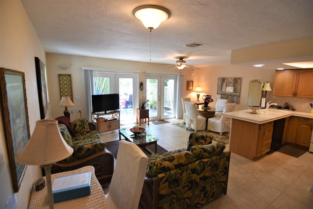 Oasis at John's Pass Madeira Beach - photo 26