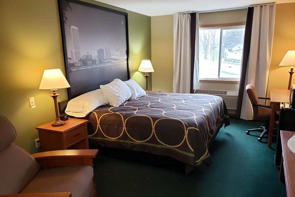 Super 8 by Wyndham Berlin WI - photo 10