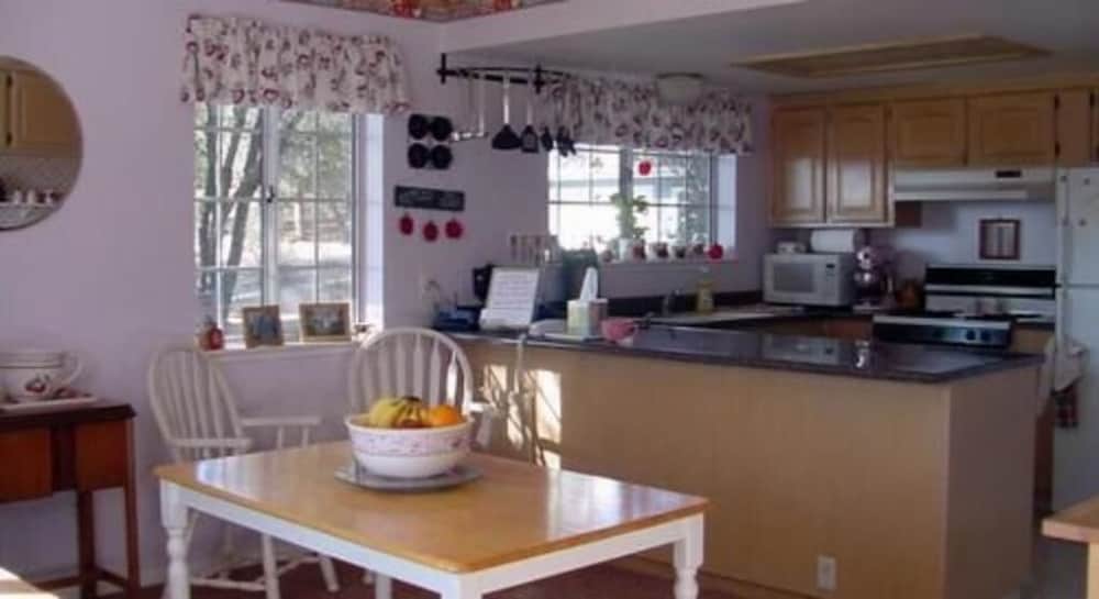 Apple Blossom Inn - photo 53