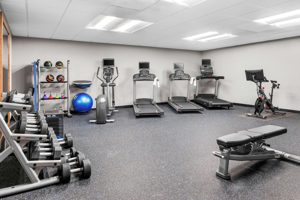 Hampton Inn Grand Rapids North - photo 21