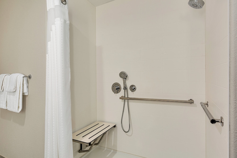 Holiday Inn Express & Suites Hayward Castro Valley by IHG - photo 20