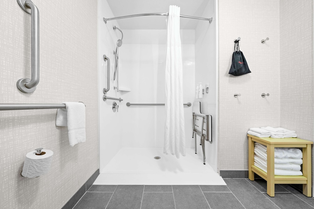 Hampton Inn Lincoln South Heritage Park - photo 32