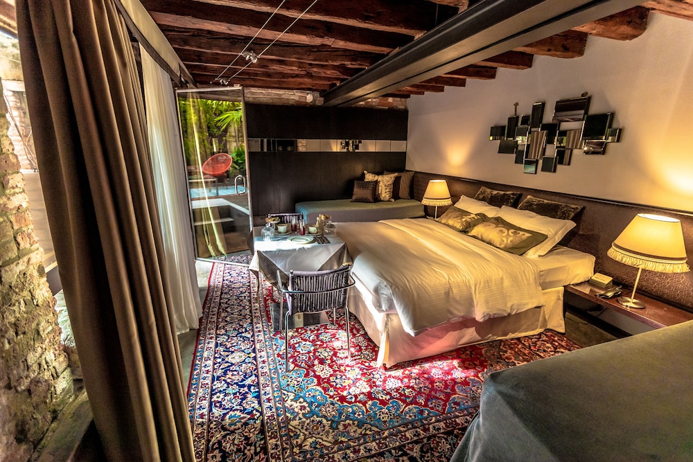 Avogaria 5 Rooms pet-friendly hotel Venice