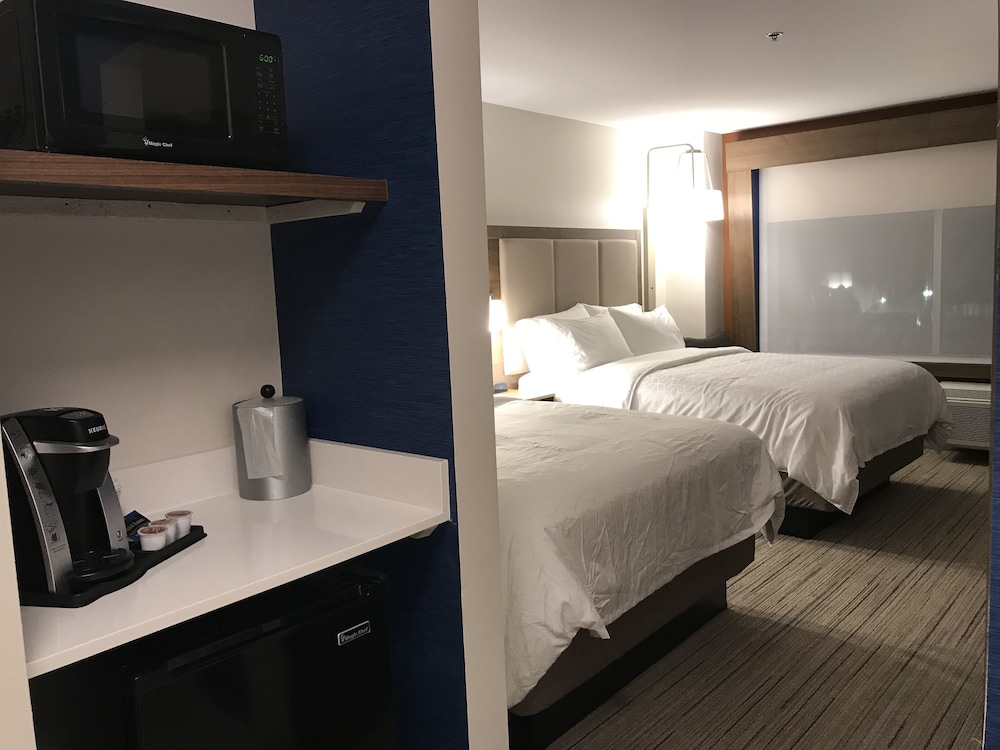 Holiday Inn Express & Suites Phoenix Airport North by IHG - photo 29