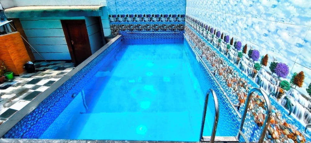 Hotel The Rich Grand — 4-Star Luxury Hotel in Agra, India