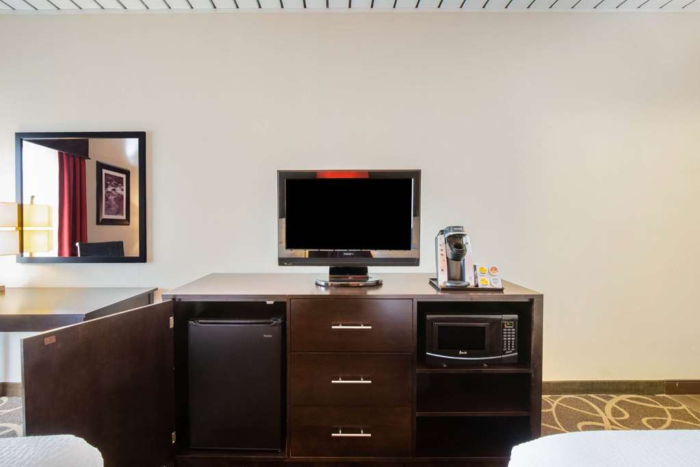 La Quinta Inn & Suites by Wyndham Elkview Charleston NE - photo 26