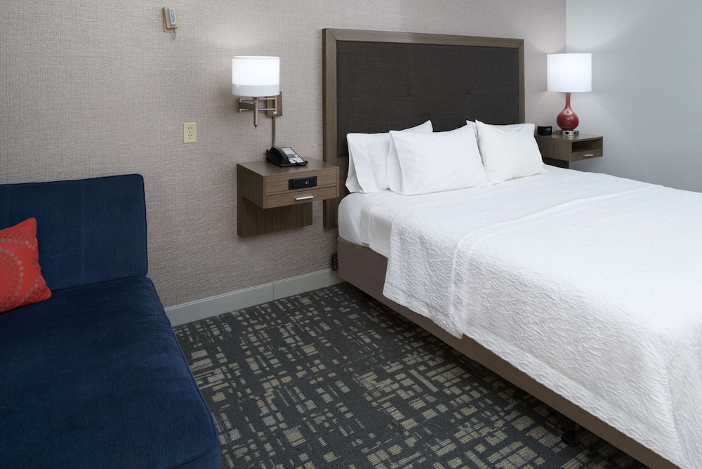 Hampton Inn North Sioux City - photo 8