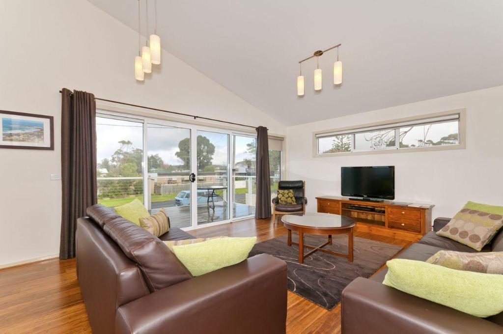 Number 6 at the Bay — Apollo Bay — photo 2