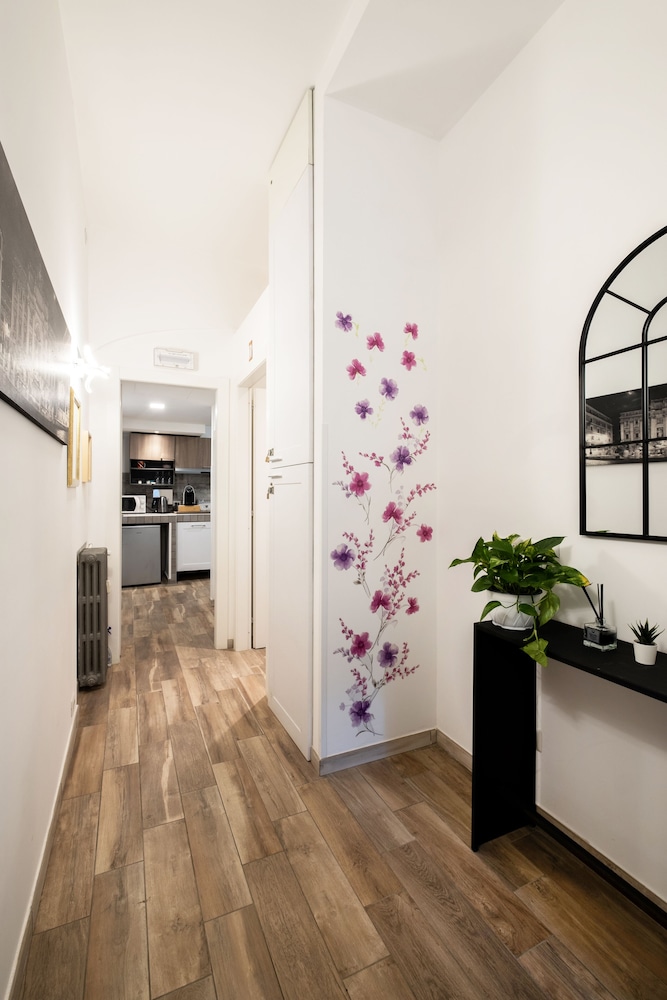 Eluta Holiday Home — 4-Star Luxury Hotel in Rome, Italy
