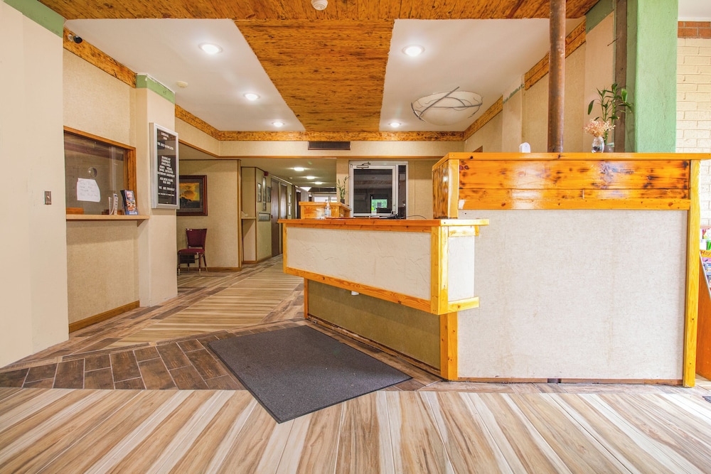 HomeTown Inn by OYO Liberal KS - photo 4