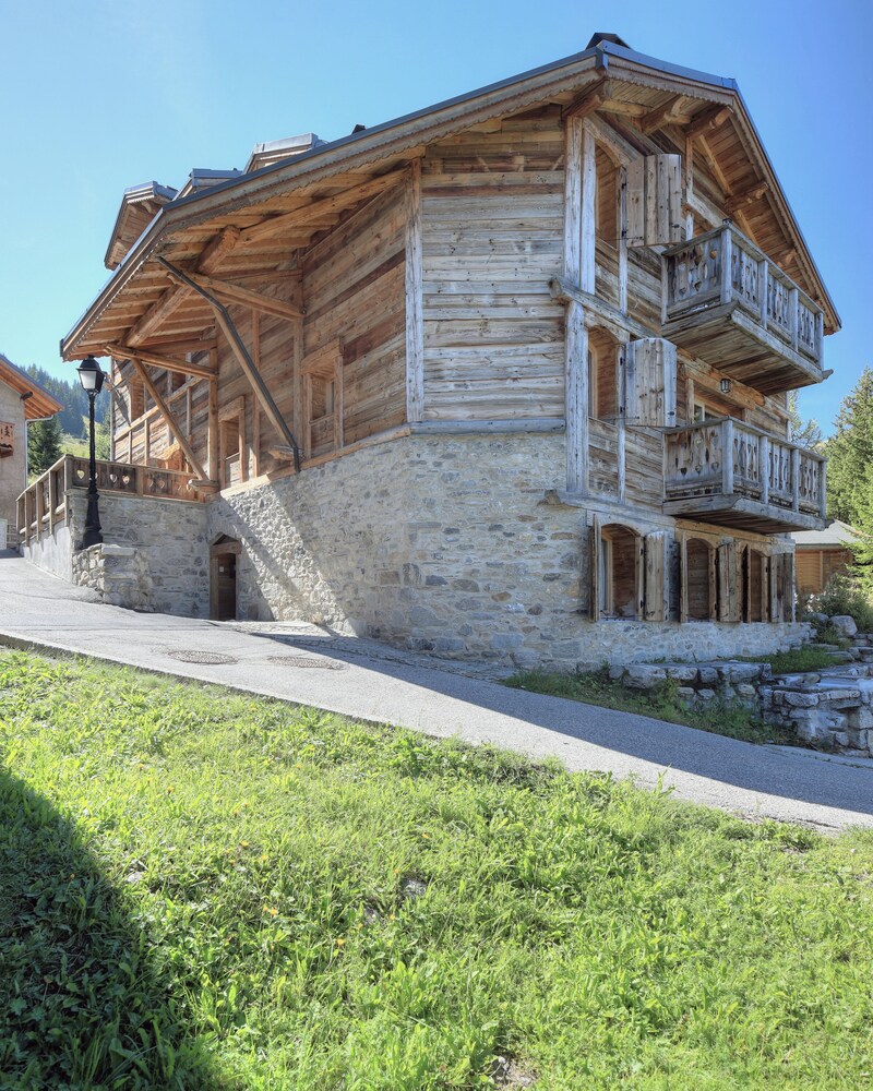 Les Appartement du Chalet Antares — 4-Star Luxury Hotel in Courchevel, France