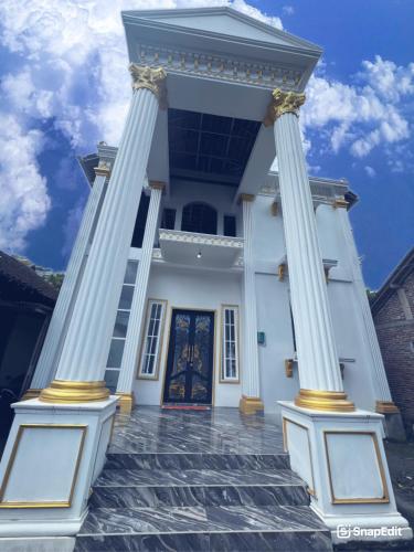 Pendawi Putri Homestay Syariah Borobudur — 4-Star Luxury Hotel in Magelang, Indonesia