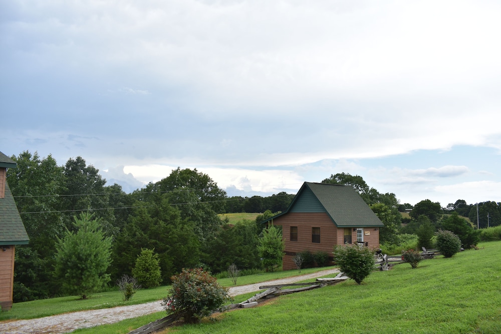 Bear Creek Lodge Cabin Resort - photo 24